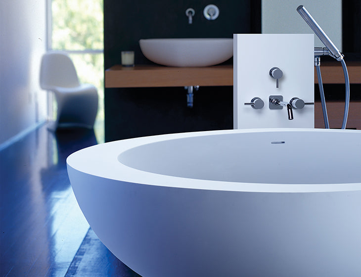 white bathtub