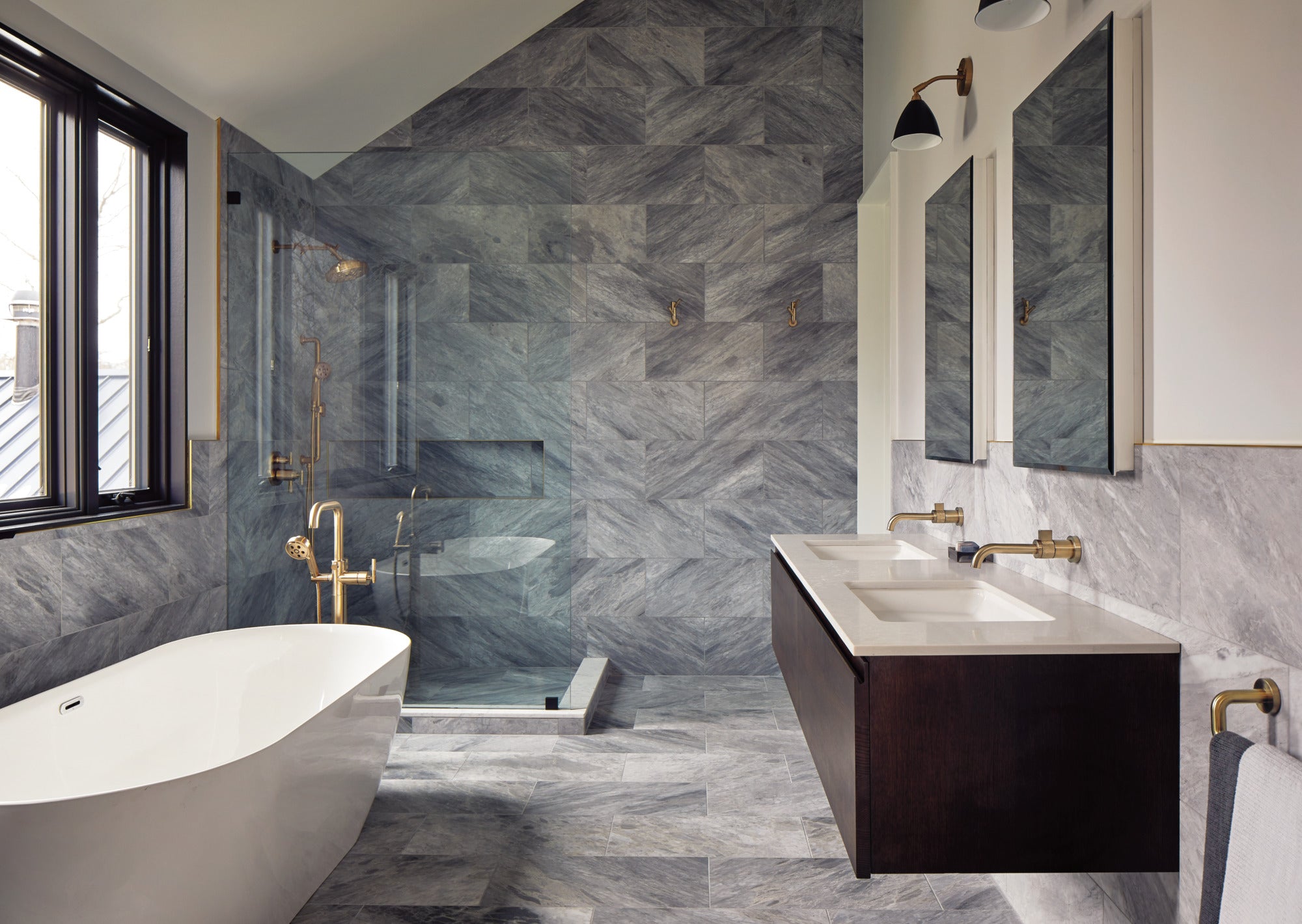 luxe gold showerhead