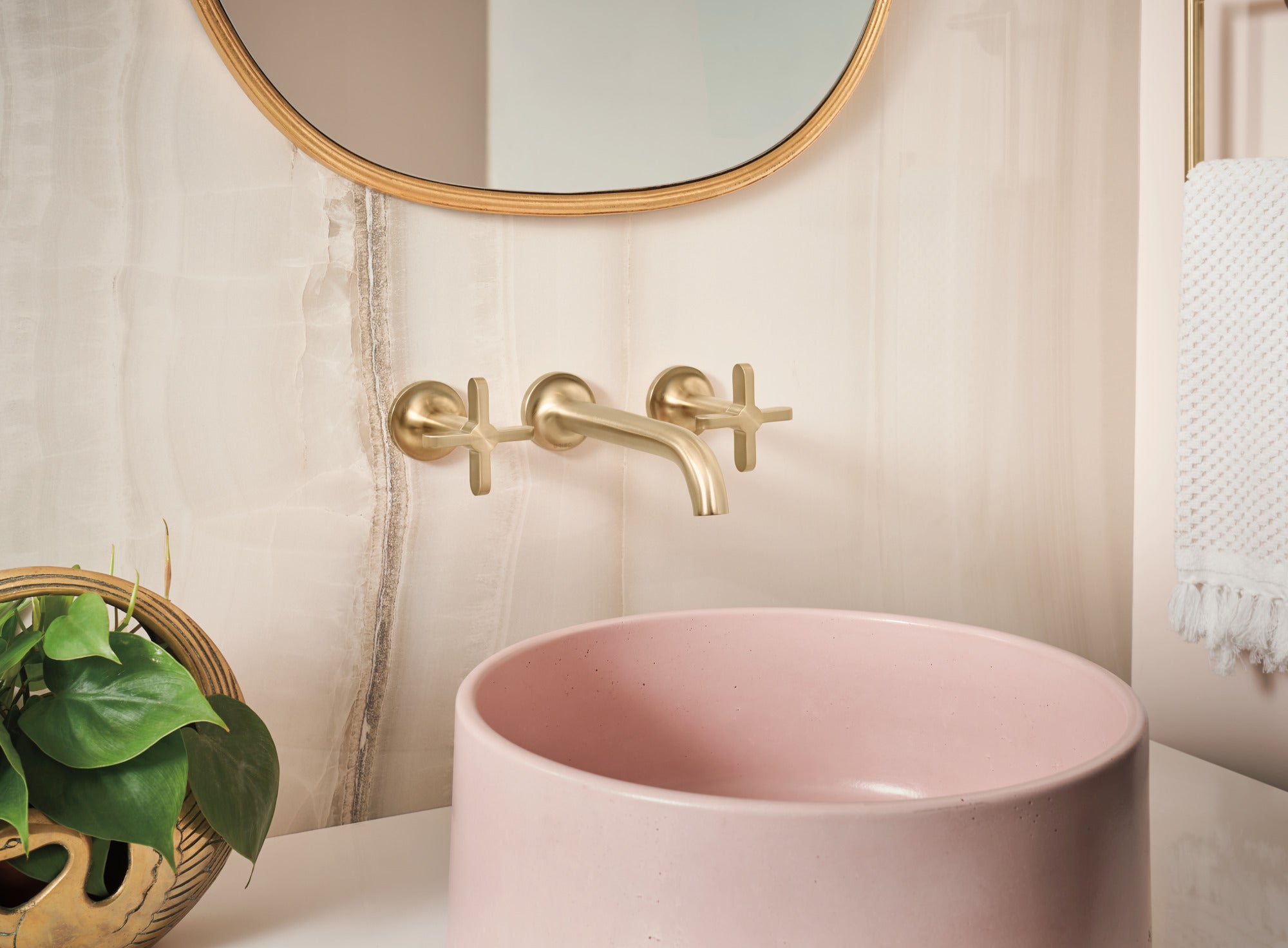 luxe gold lavatory faucet