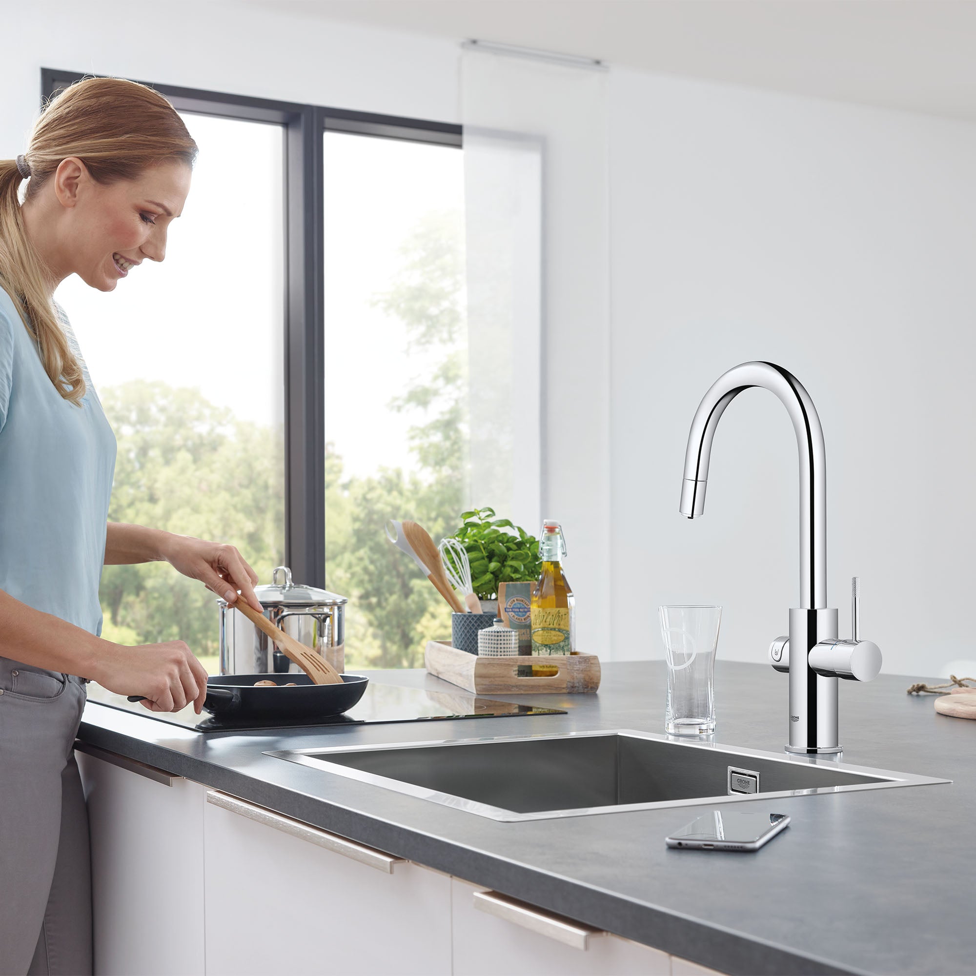 starlight chrome kitchen faucet