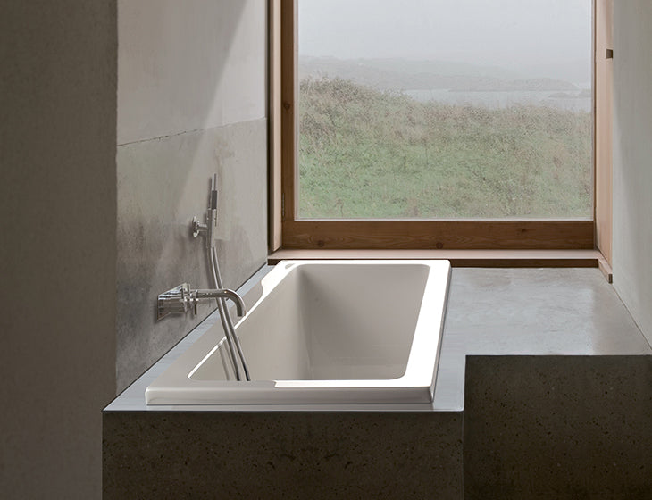 white bathtub