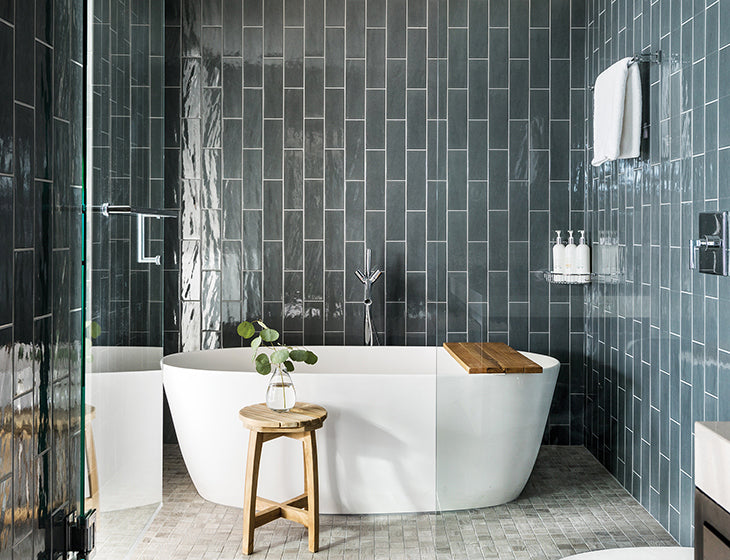 white bathtub
