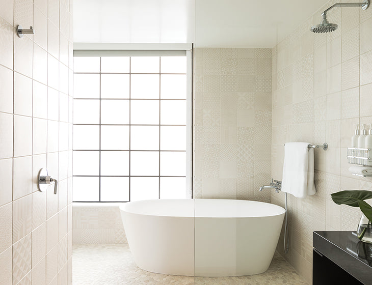 white bathtub