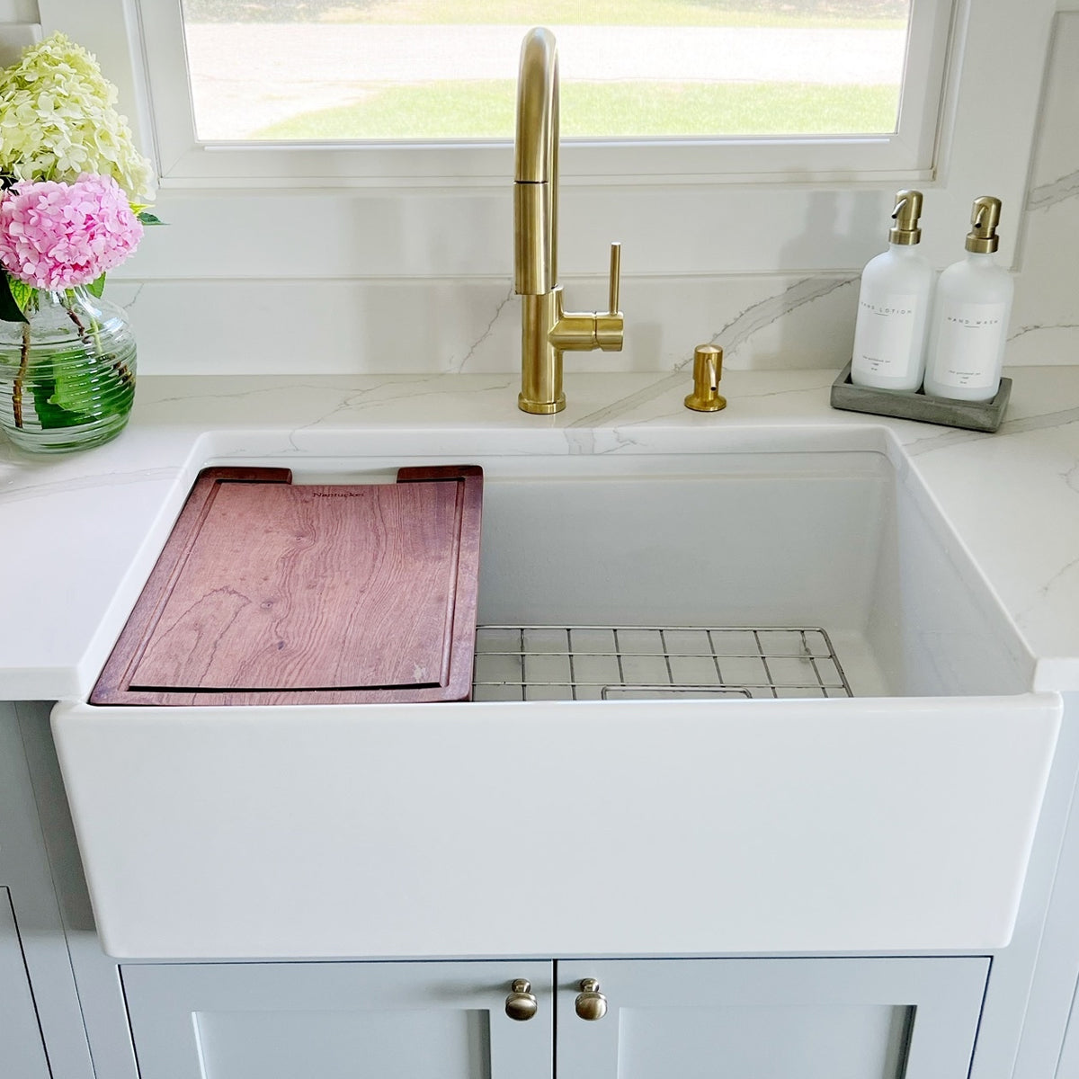 white kitchen sink