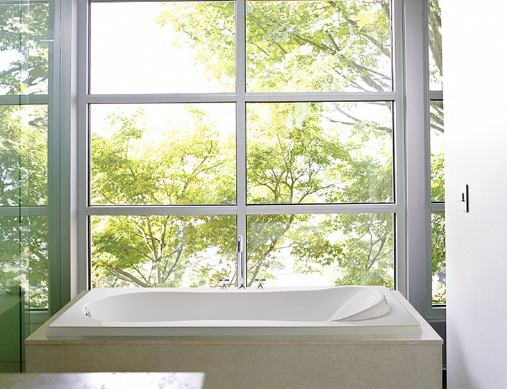 white bathtub