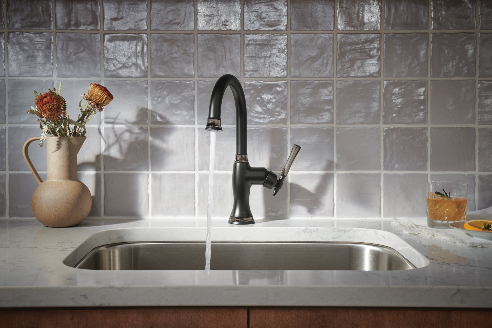 matte black/brilliance black onyx bar faucet