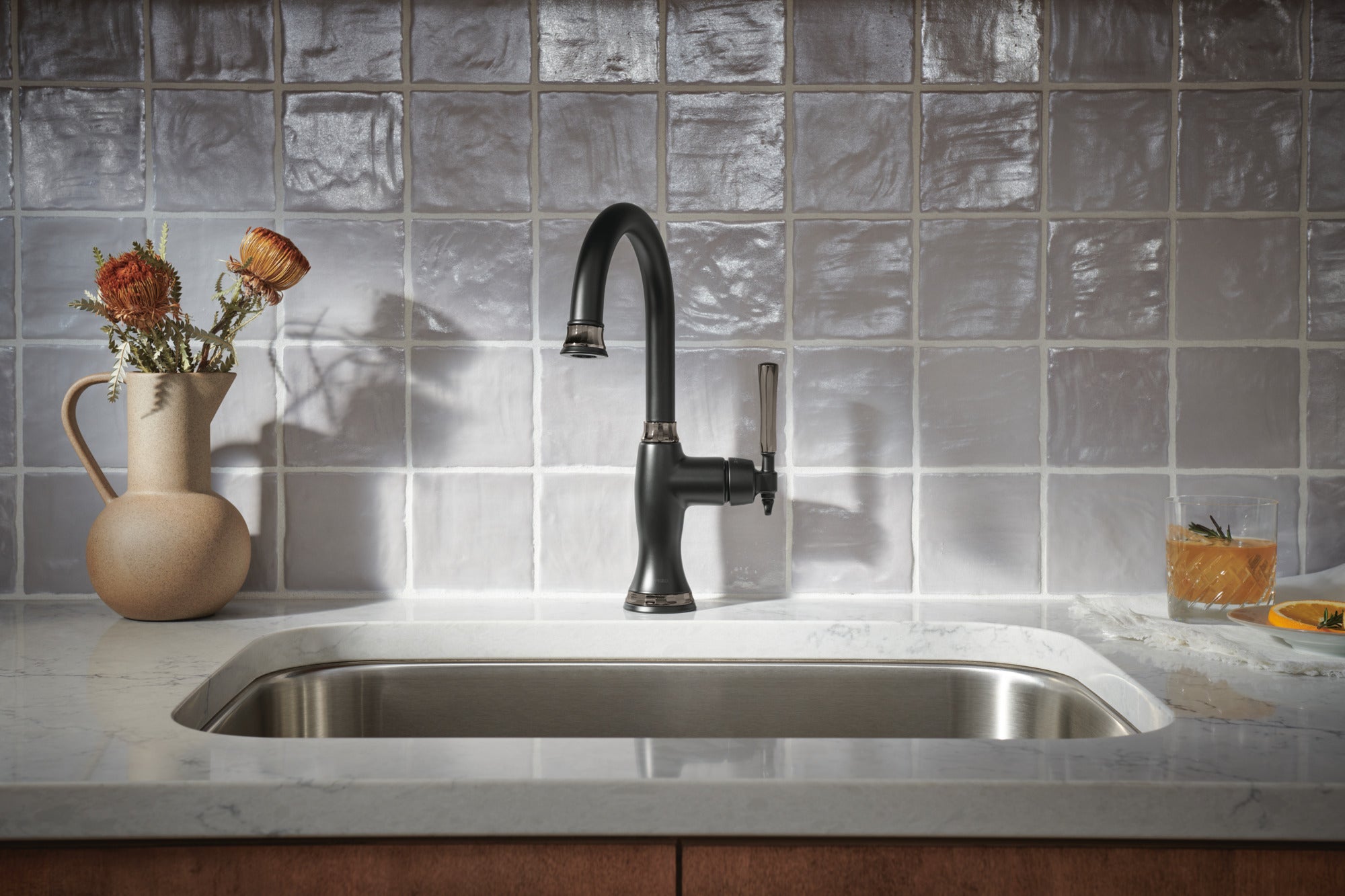 matte black/brilliance black onyx bar faucet