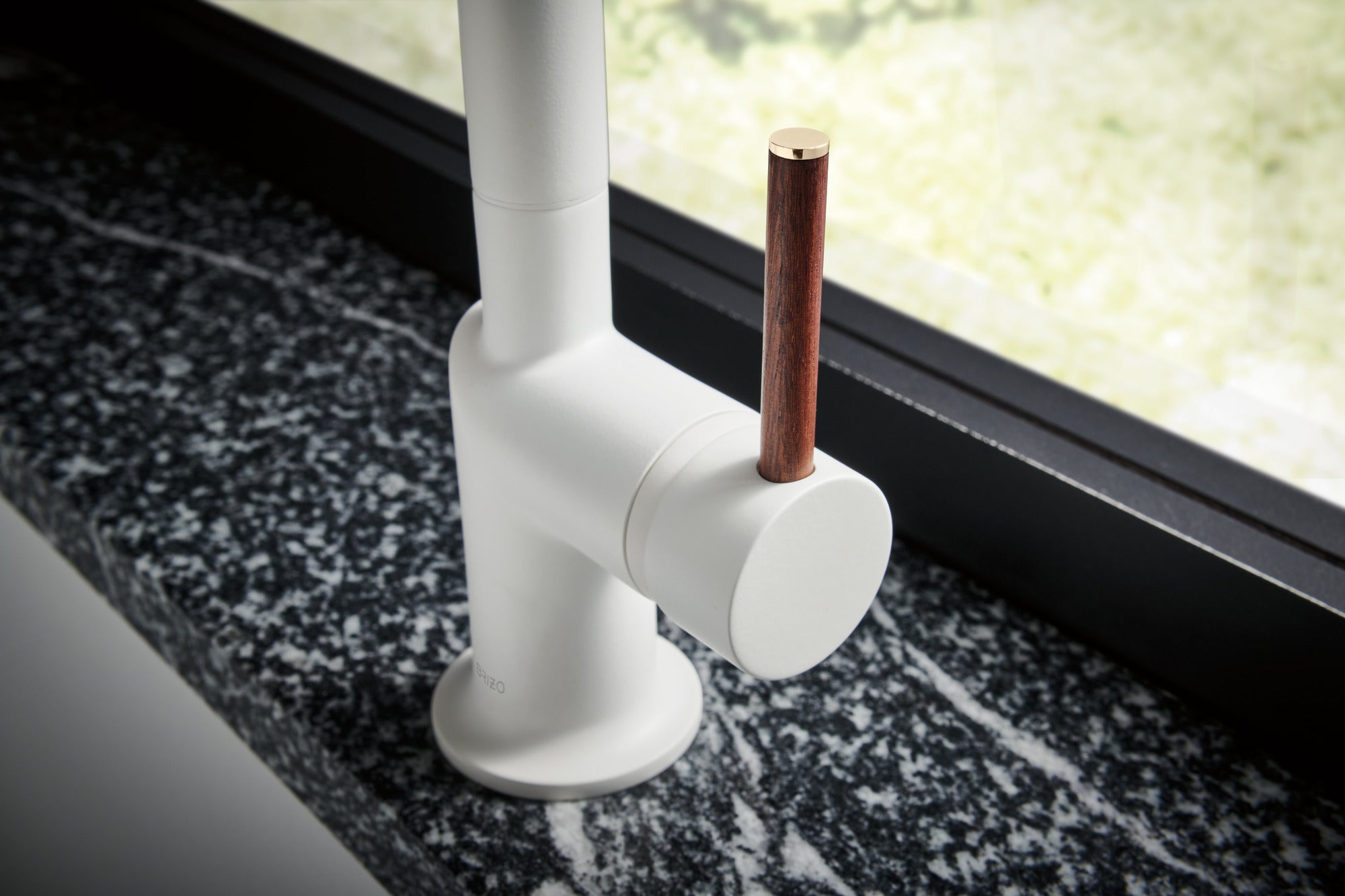 matte white / wood handle kit