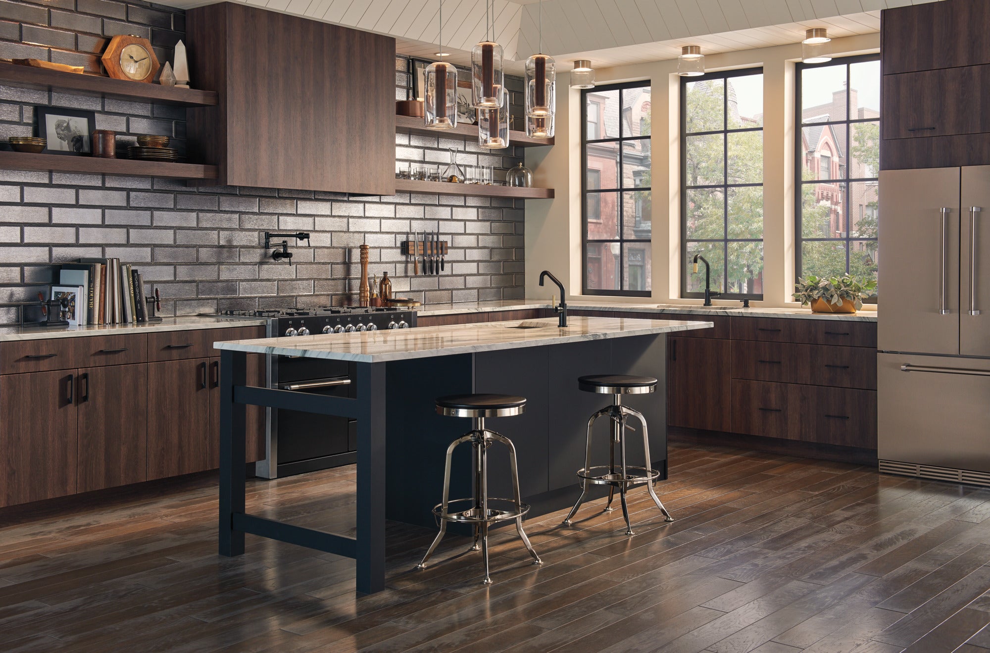 matte black/luxe gold bar faucet
