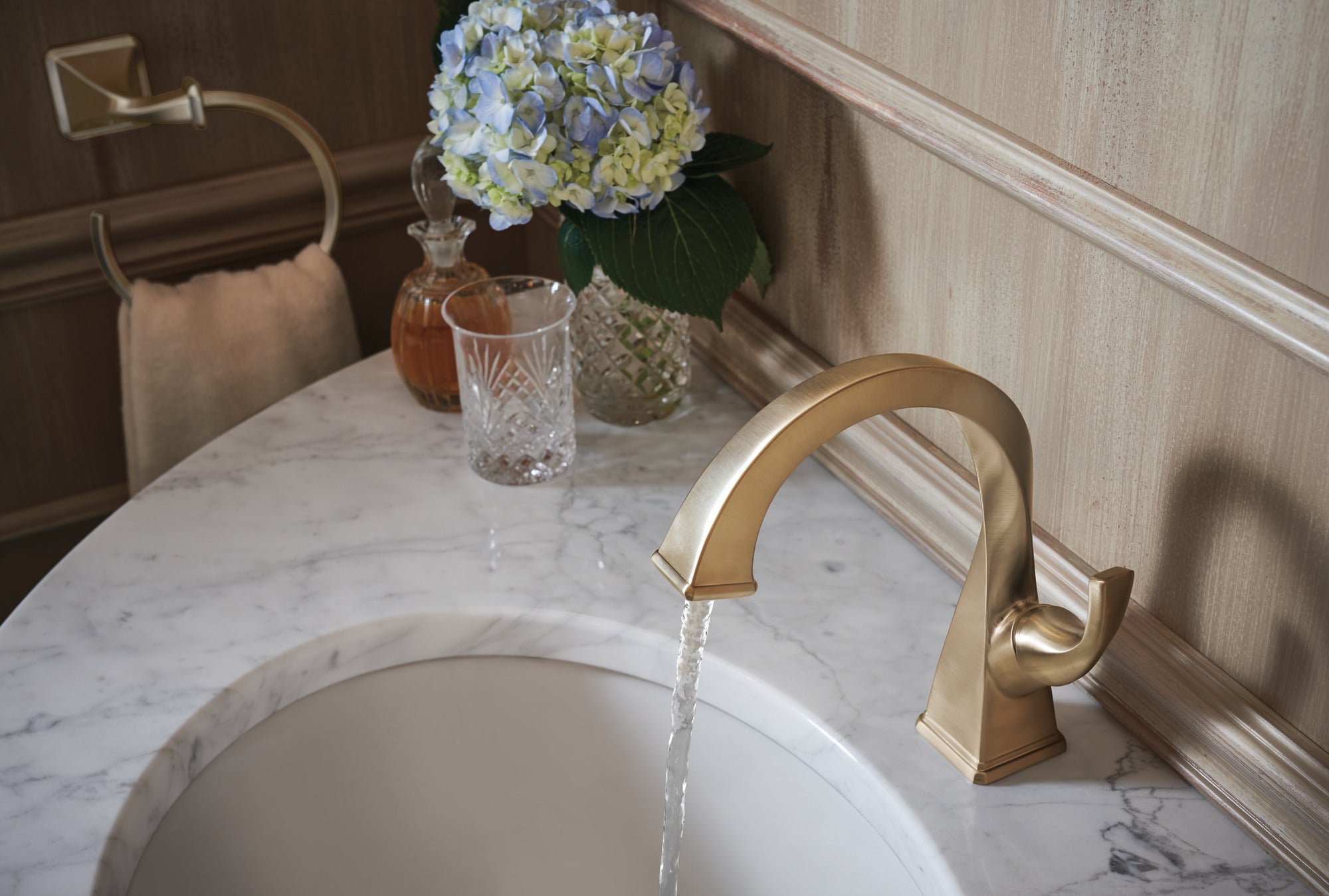 luxe gold towel ring