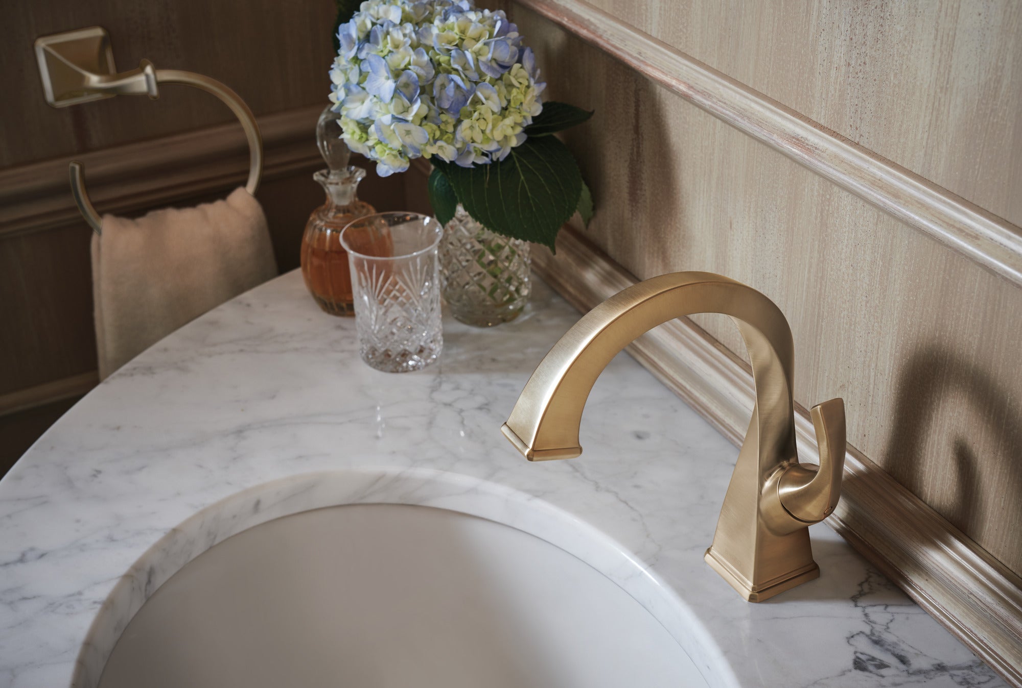 luxe gold towel ring