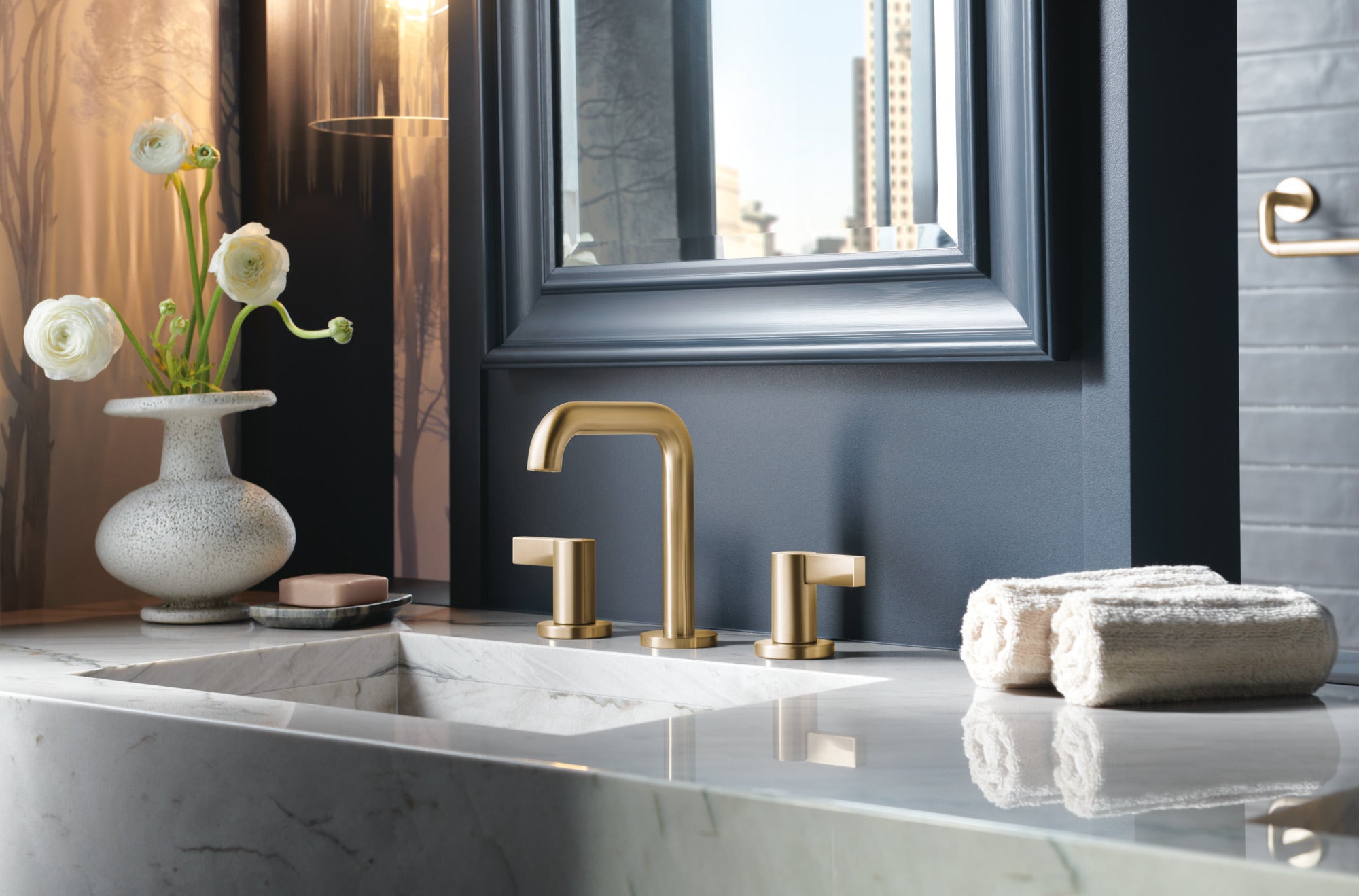 luxe gold lavatory faucet