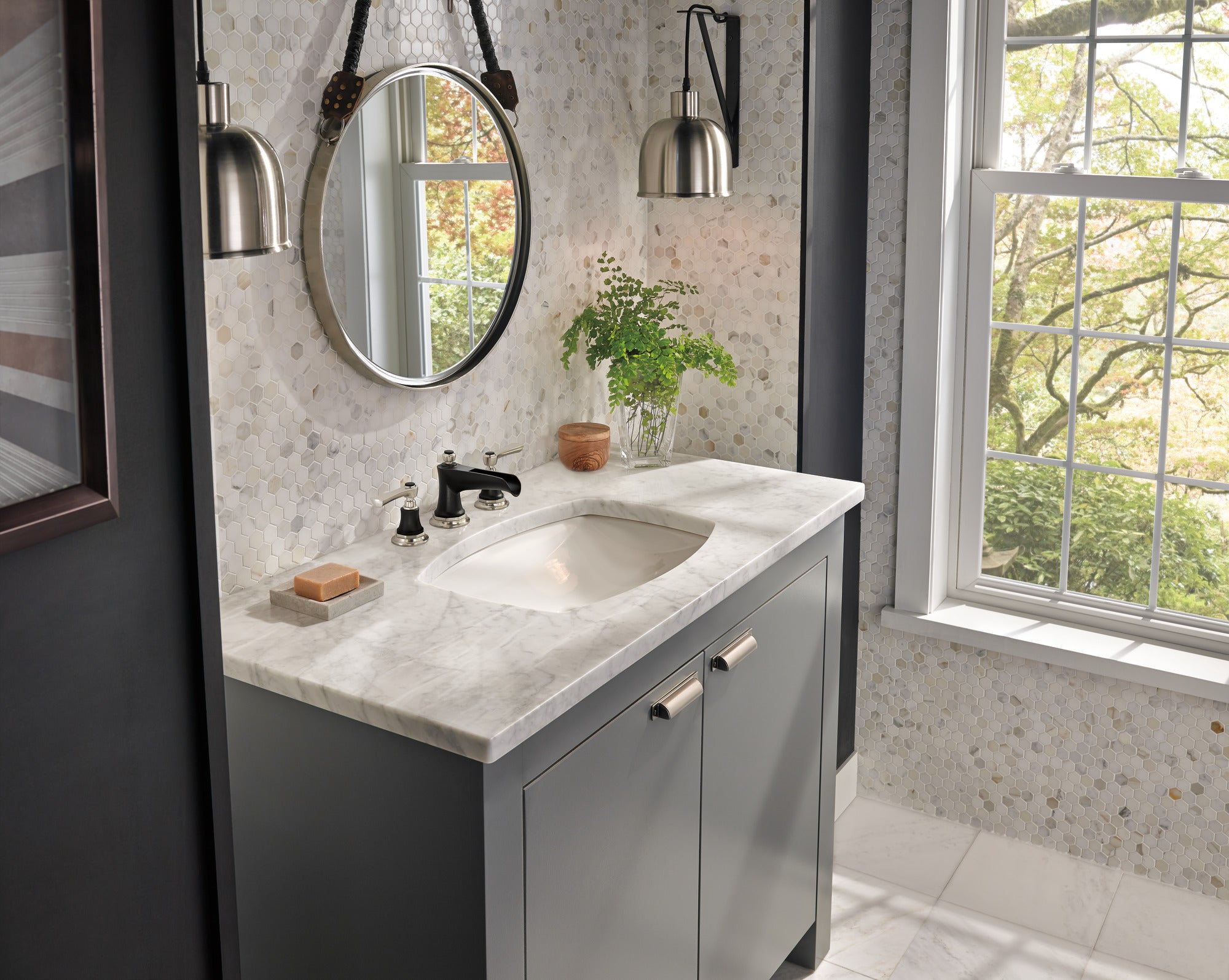 luxe nickel  /matte black lavatory faucet
