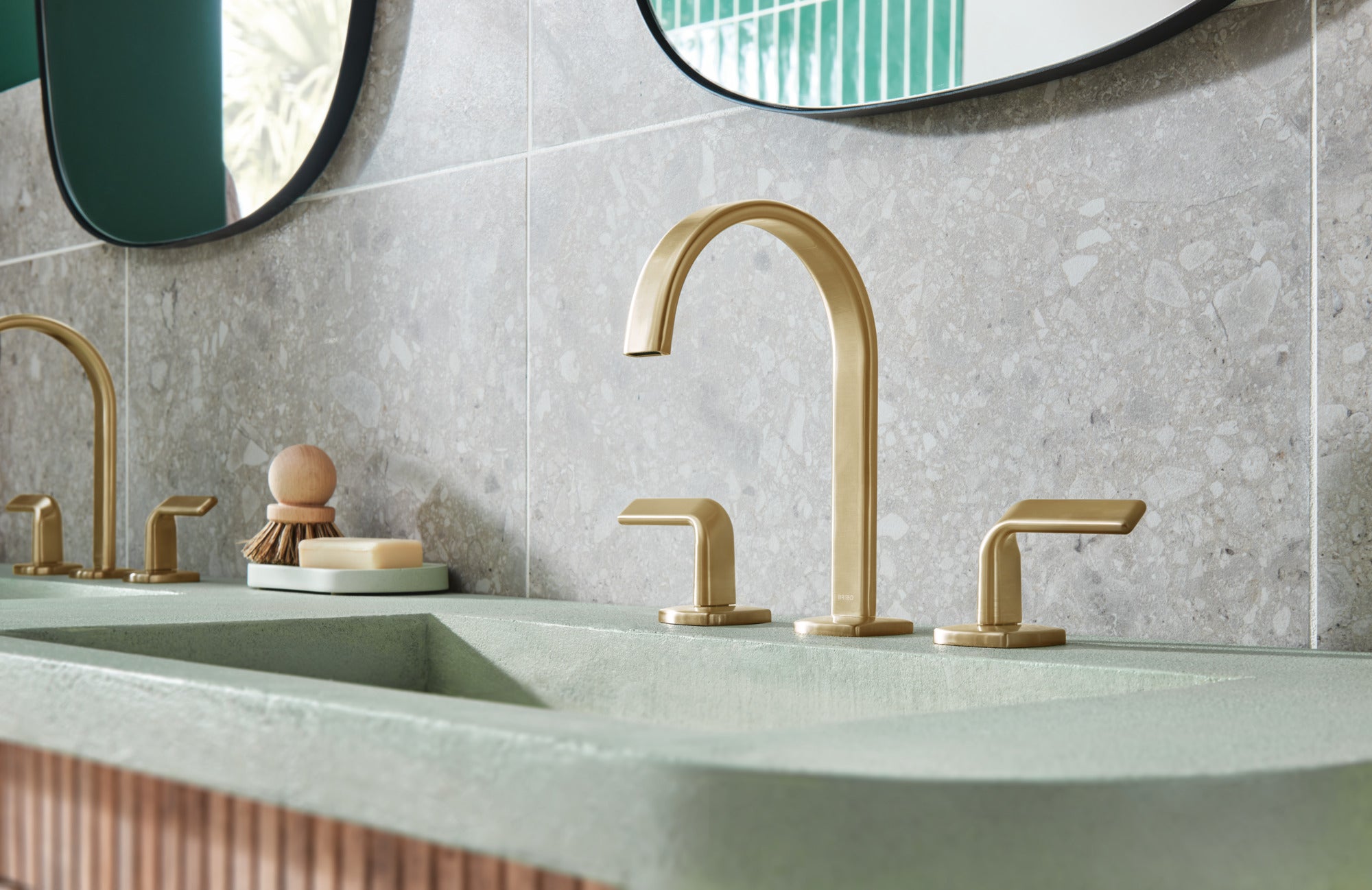 luxe gold lavatory faucet