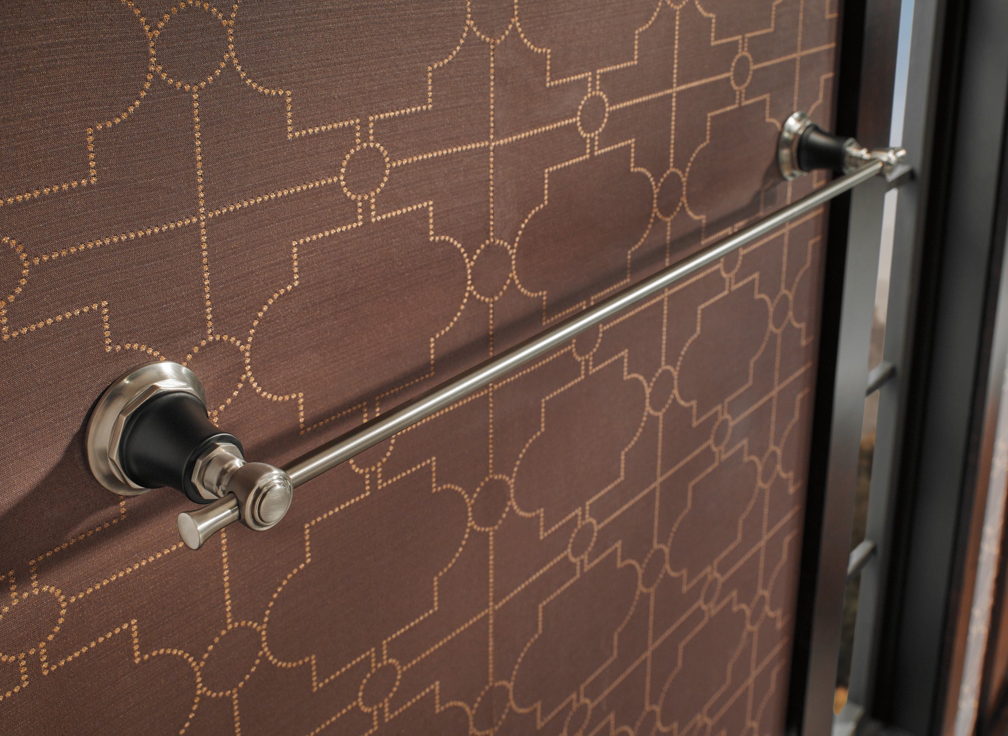 luxe nickel  /matte black towel bar