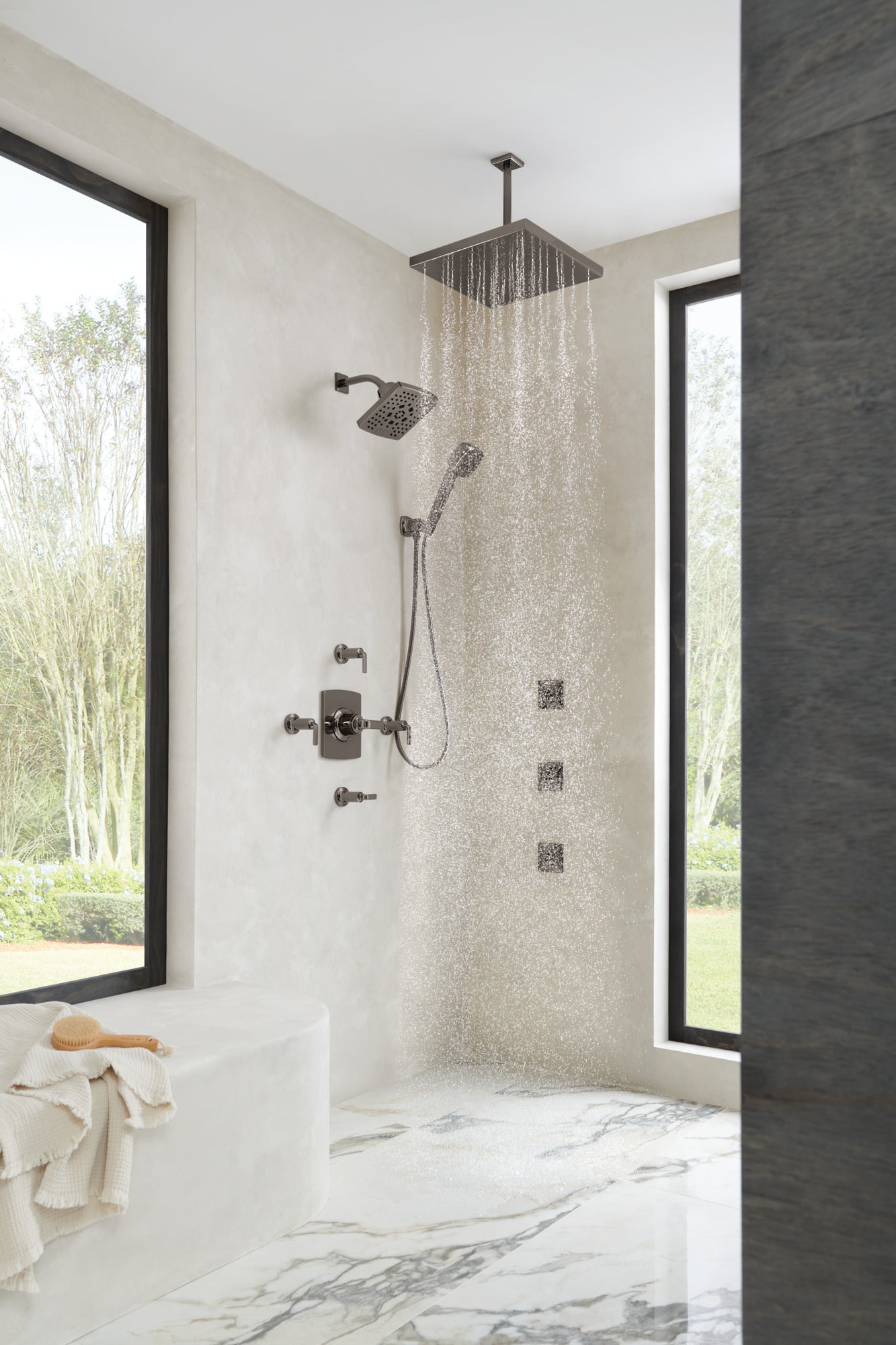 brilliance black onyx thermostatic valve