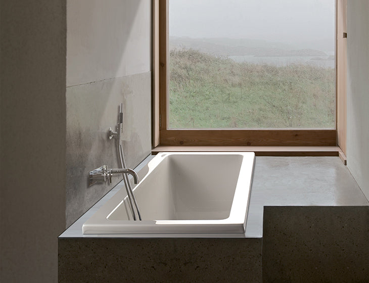 white bathtub