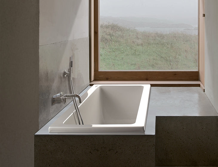 white bathtub