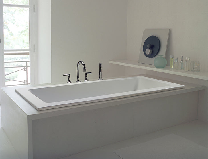 white bathtub