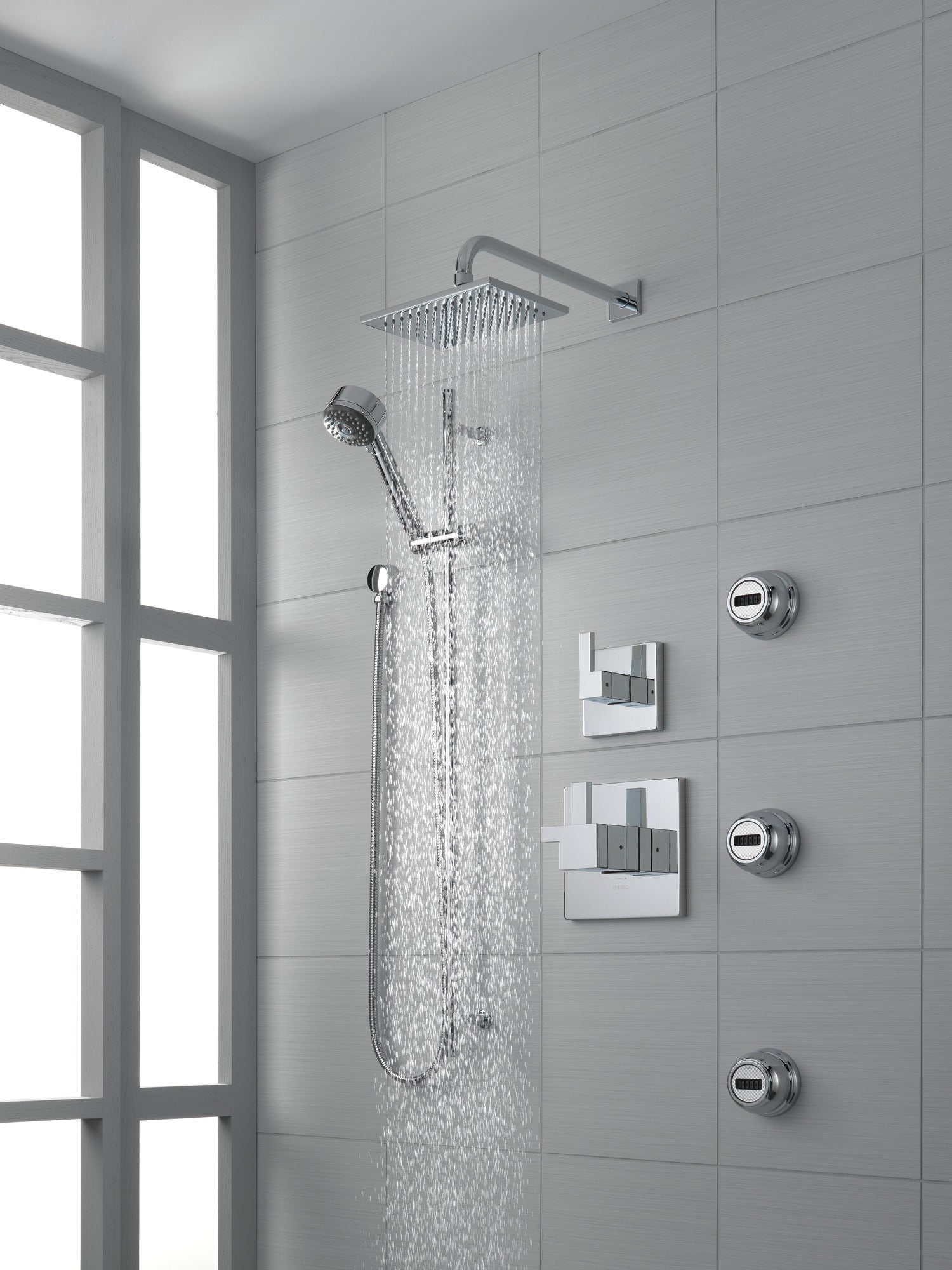 chrome thermostatic valve