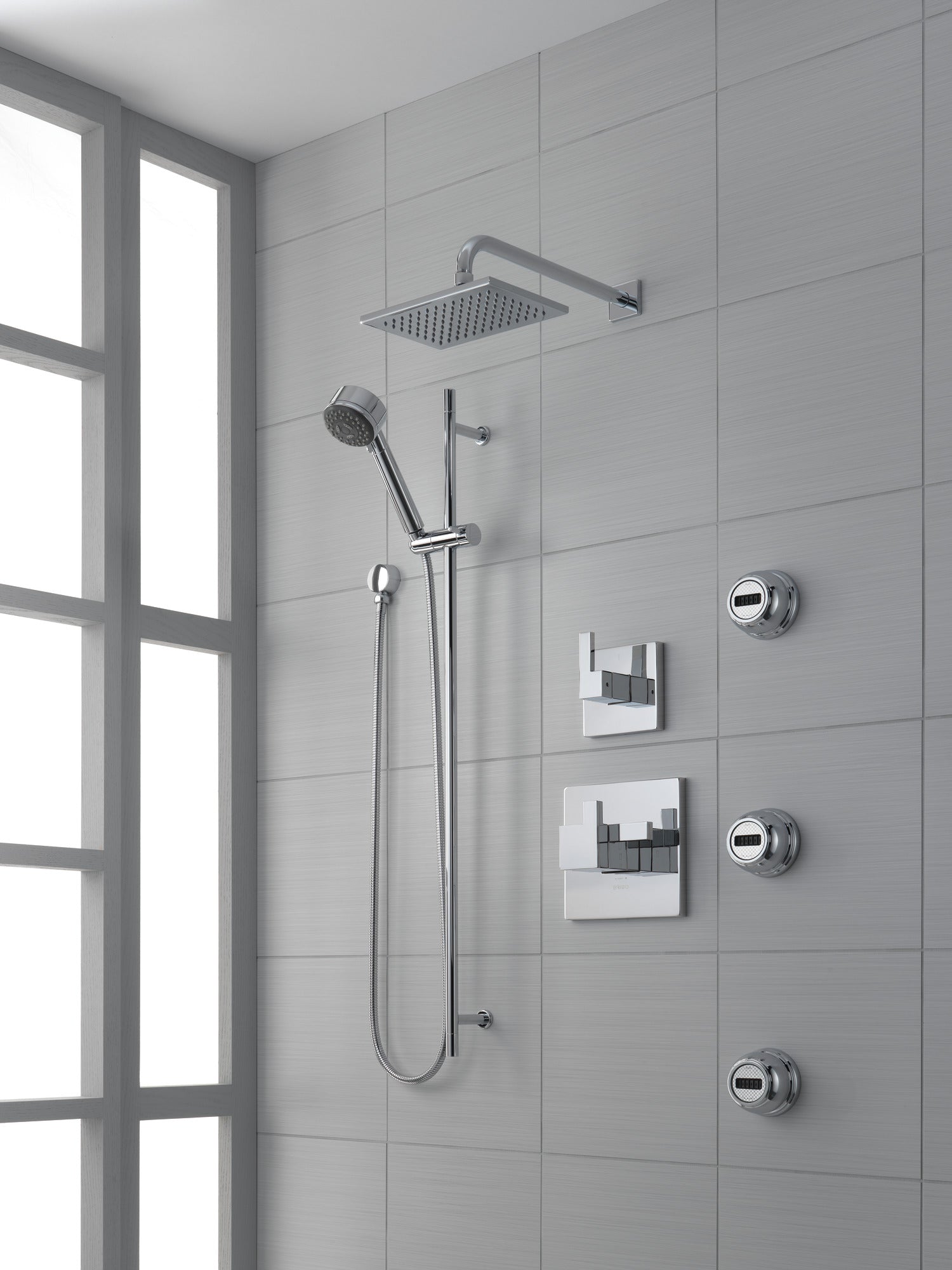 chrome thermostatic valve