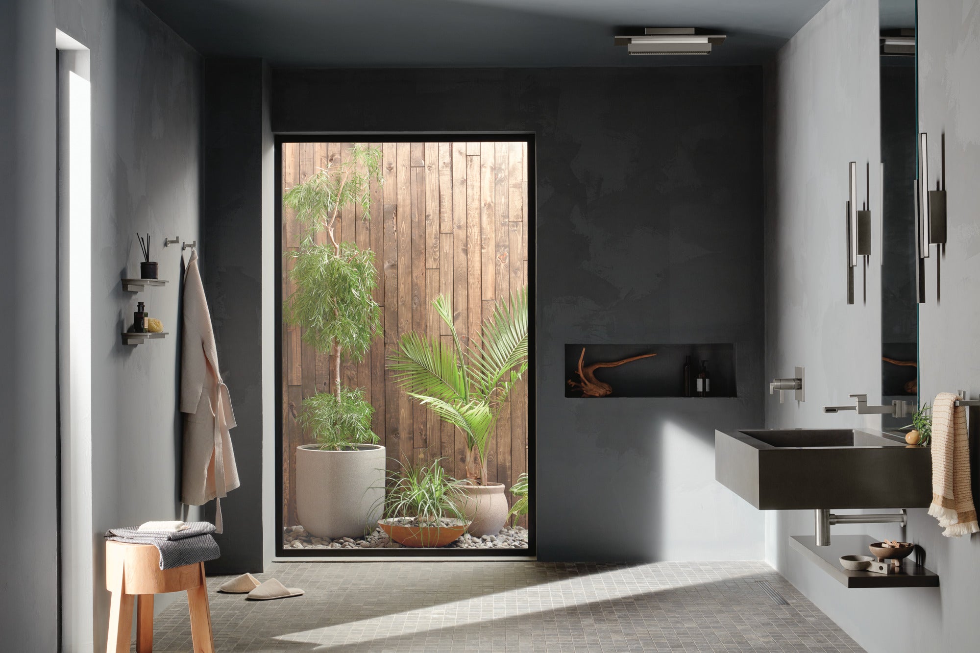 luxe steel shower head