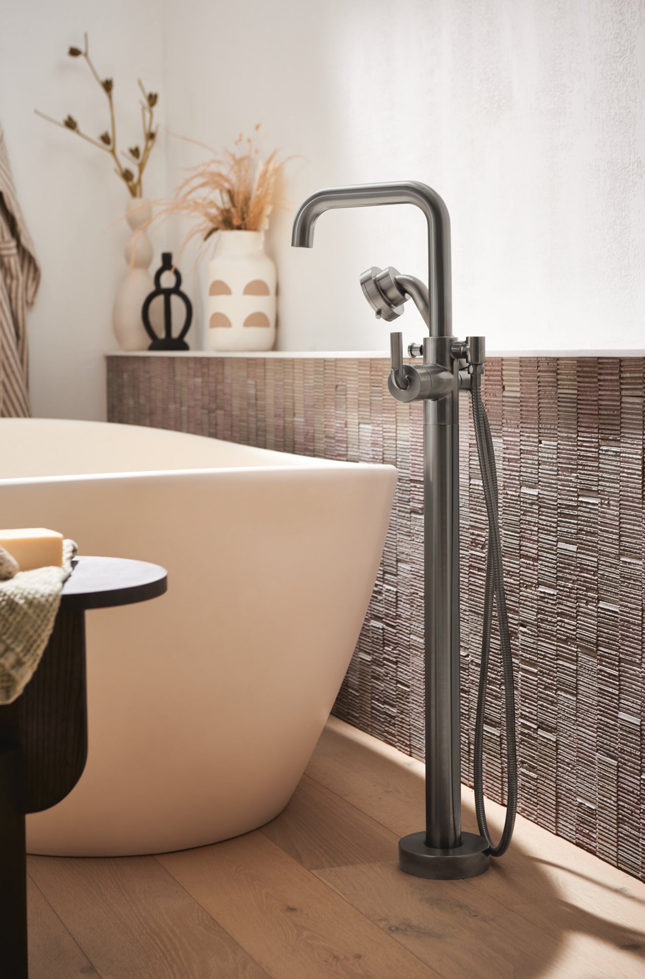 luxe steel tub filler