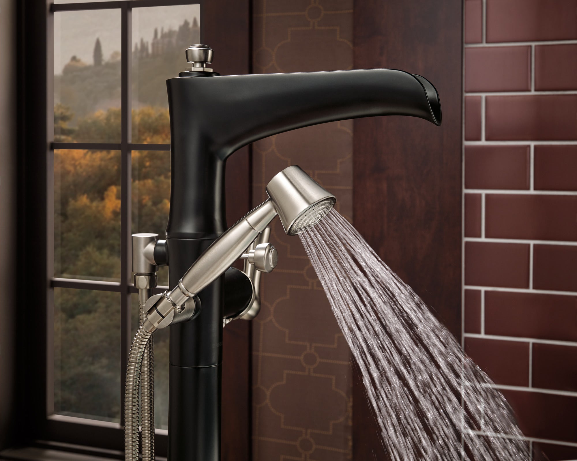 luxe nickel /matte black tub filler