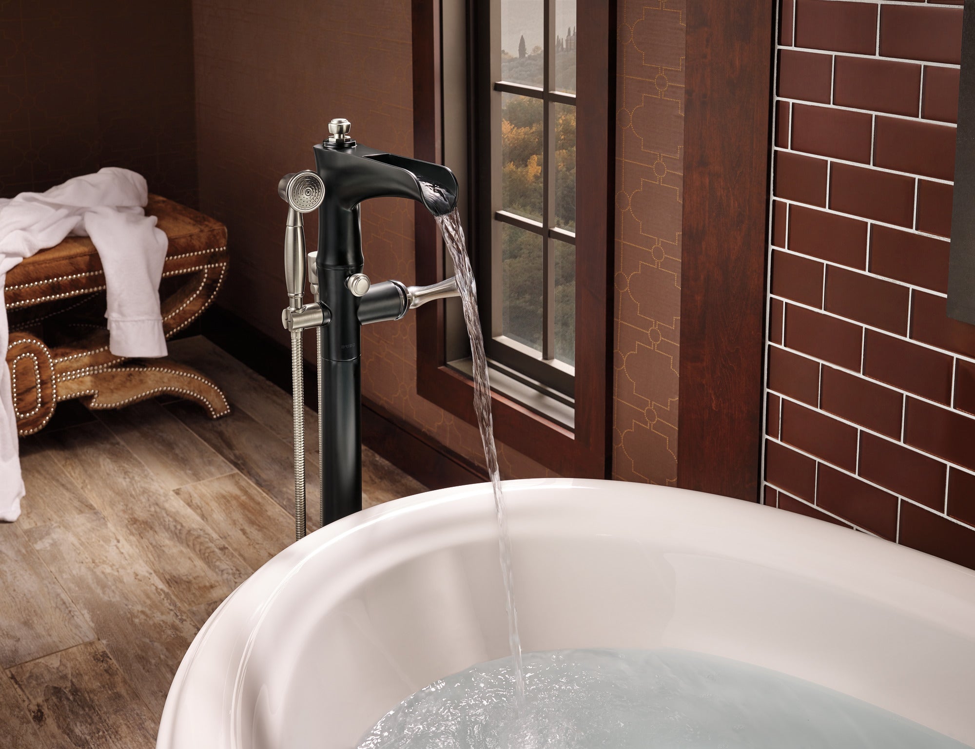 luxe nickel /matte black tub filler