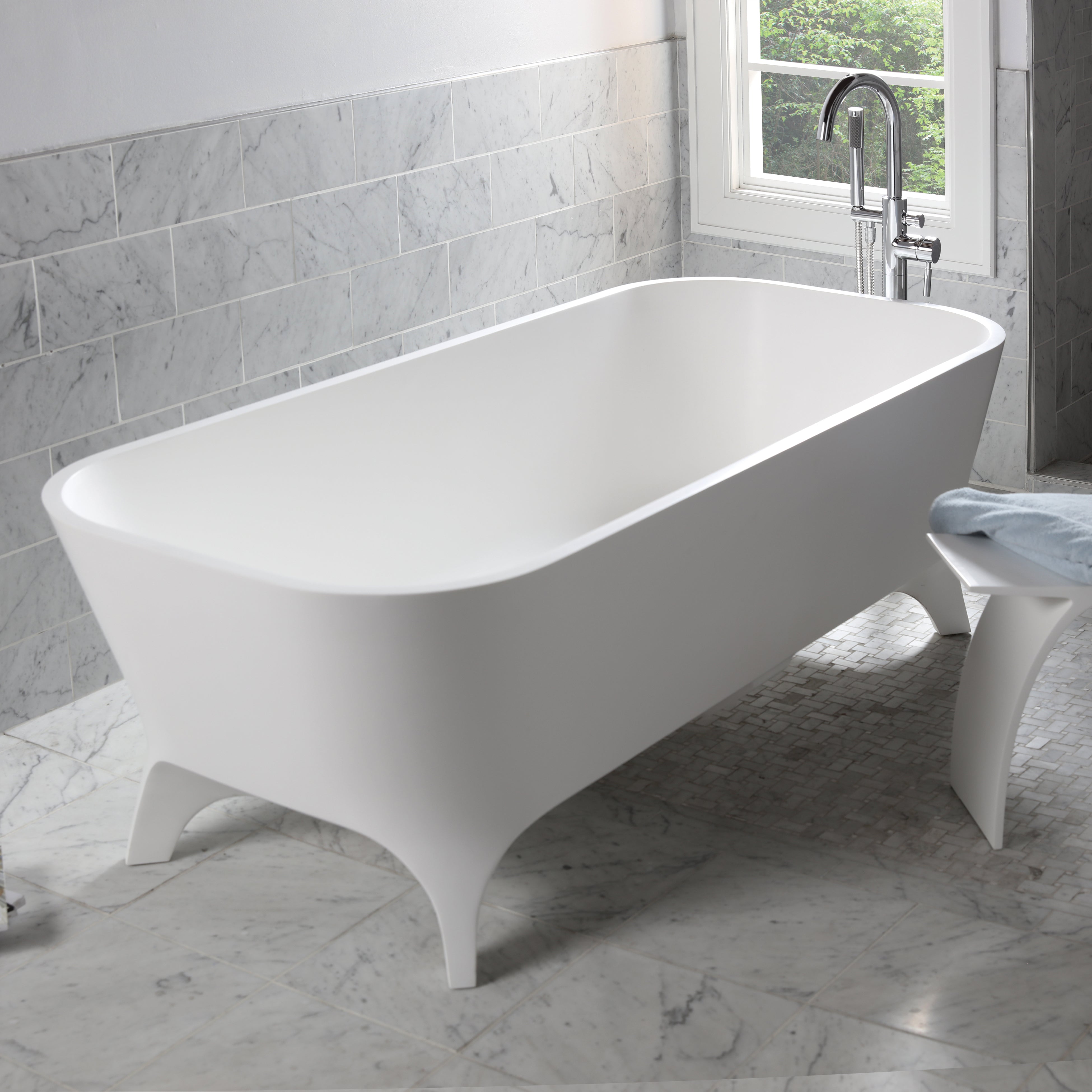 gloss white tub